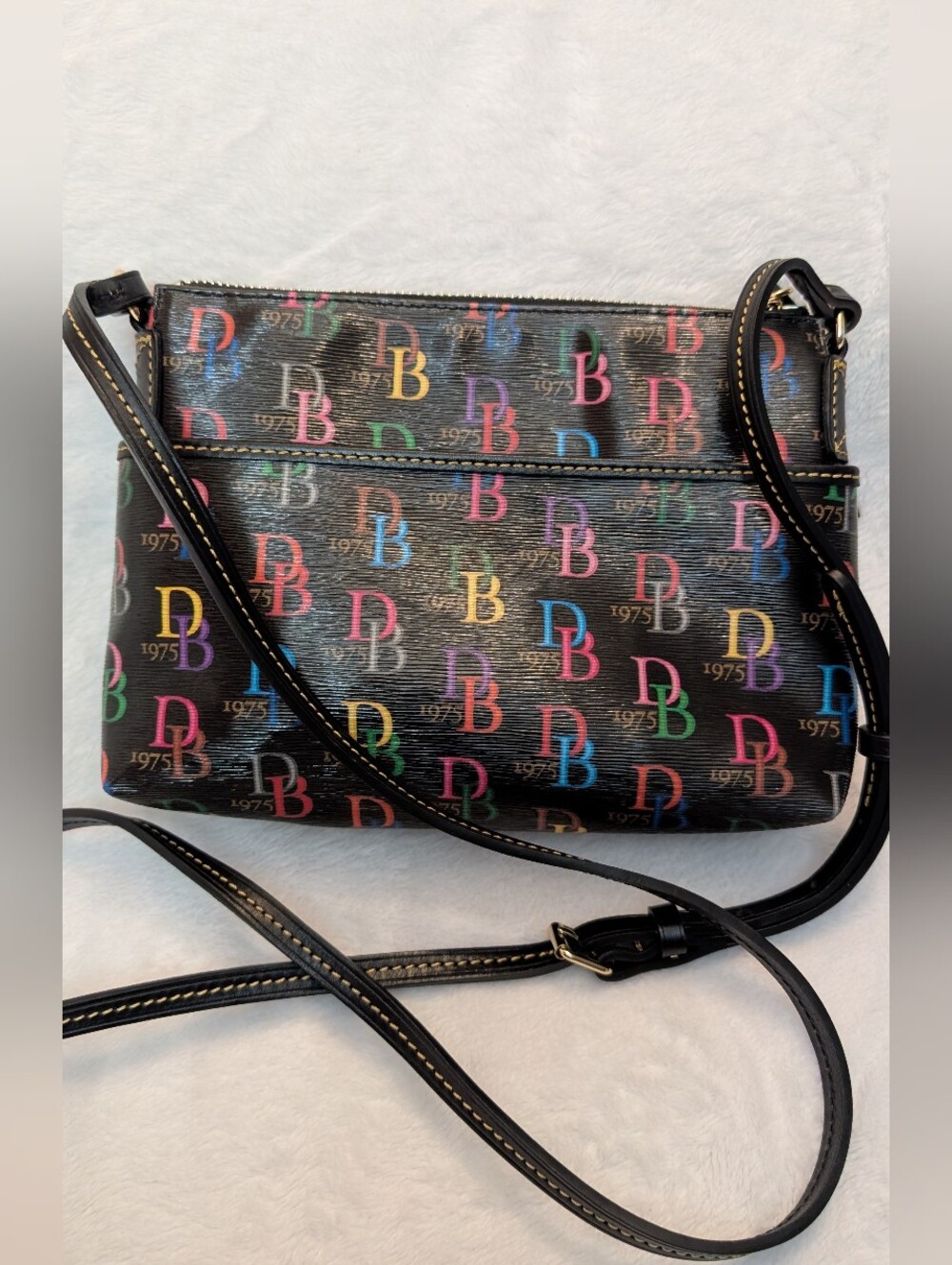 Dooney and Bourke Rainbow monogram crossbody 9" x 7" x 2" no call outs - Picture 4 of 7